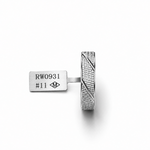HYH Jewelry – Men's Mesh Textured Silver Ring with Slash Accents (RW0931)